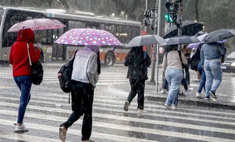Fortes ventos chegaram a atingir 98,2 km/h no Aeroporto Campo de Marte
