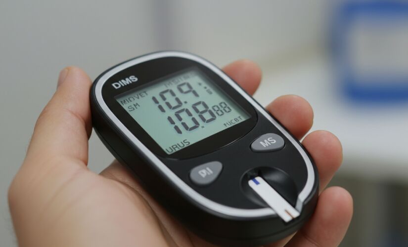 Apesar de todas serem chamadas de "diabetes", as causas variam amplamente. Por isso, compreender o tipo específico é essencial para indicar o tratamento adequado.