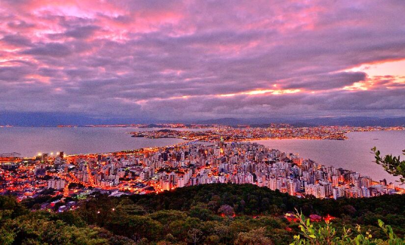 A cidade de Florianópolis possui beleza rara para uma Capital
