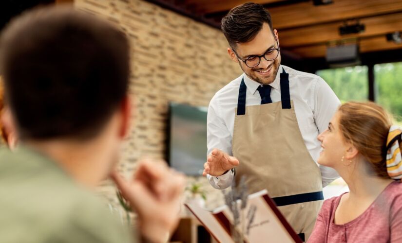 A etiqueta à mesa se tornou uma poderosa ferramenta de comunicação e networking no dia a dia