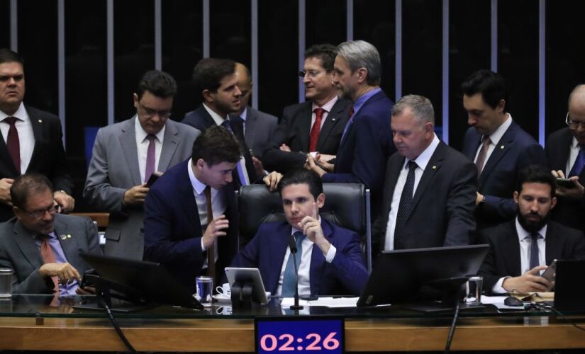 Nova emenda protege políticos de sofrer investigações sem aval do parlamento