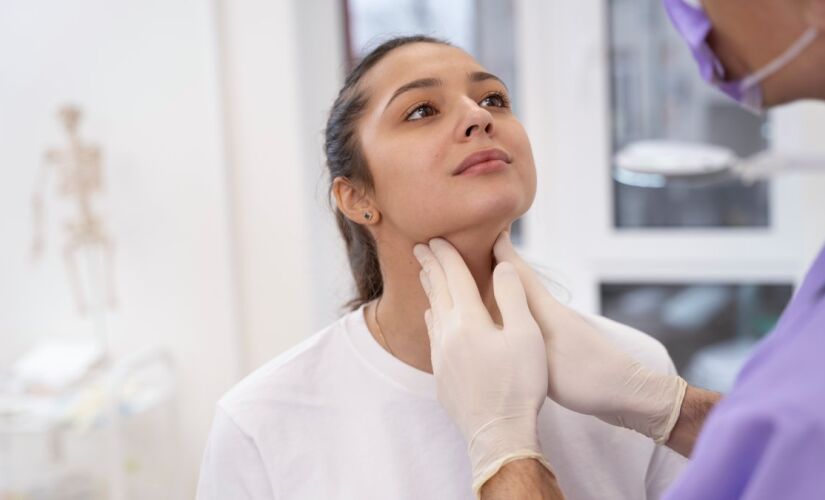 Gordura no pescoço tem solução: saiba como conquistar contorno facial mais definido