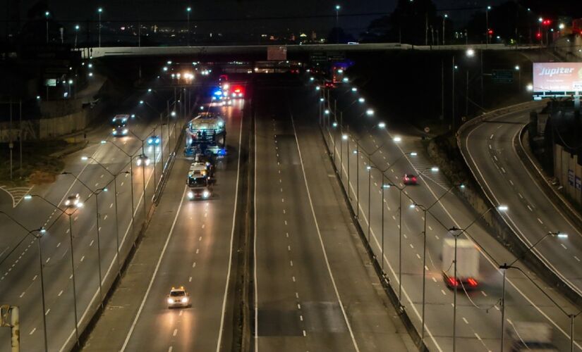 Carga gigante deve percorrer cerca de 42 quilômetros nesta quarta-feira (17/9) pela Dutra