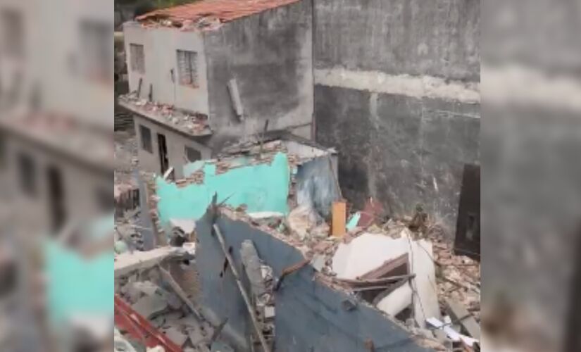 Galpão desabou na avenida Manoel dos Santos Braga, na Vila Jacuí
