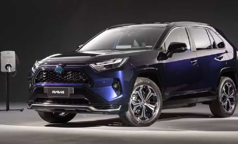 Recall da Toyota afeta GR Corolla e RAV4 PHEV por falha no painel