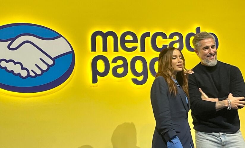 Na primeira campanha, Mion e Anitta convidam clientes a se prepararem para a Black Friday