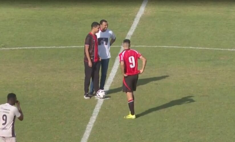 Pedro Severino deu o pontapé inicial na partida entre Botafogo-SP e Athletico-PR