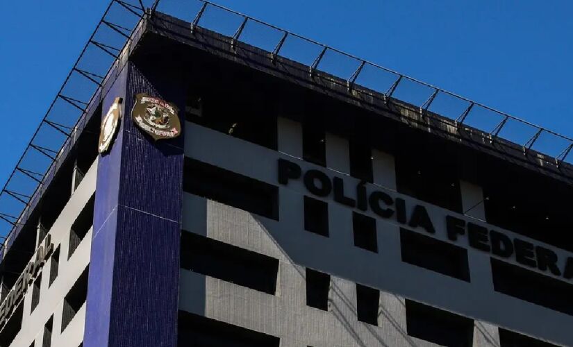 Polícia Federal prendeu oito pessoas suspeitas de integrar uma organização criminosa especializada em ataques cibernéticos contra o sistema financeiro nacional