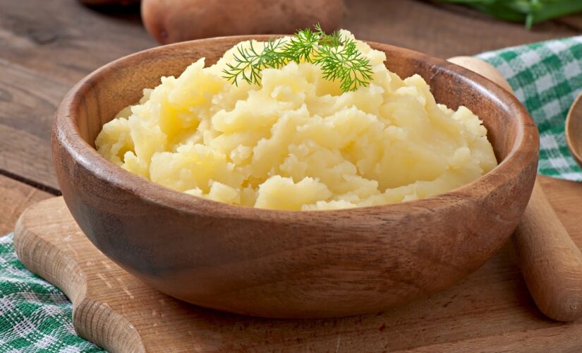 Conhecido por ser o "Engenheiro de Cozinha", Pablo Fernández viralizou ao mostrar em suas redes sociais que o segredo para um purê mais cremoso está na forma de cozinhar o tubérculo. 