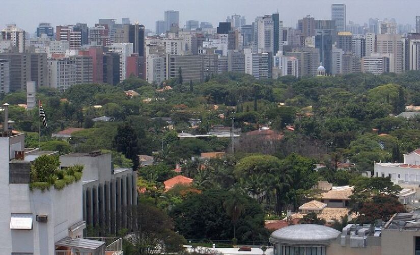 Ela está localizada num bairro de alto padrão em São Paulo