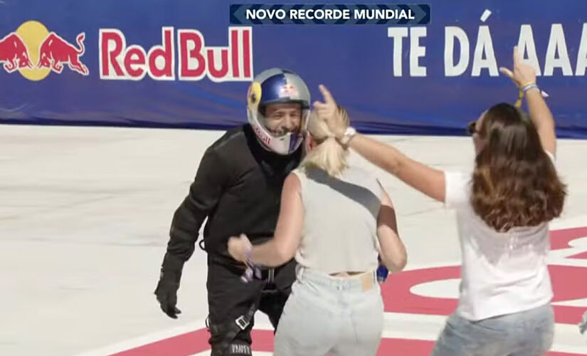 Skatista Mineirinho bate recorde mundial da maior descida de skate