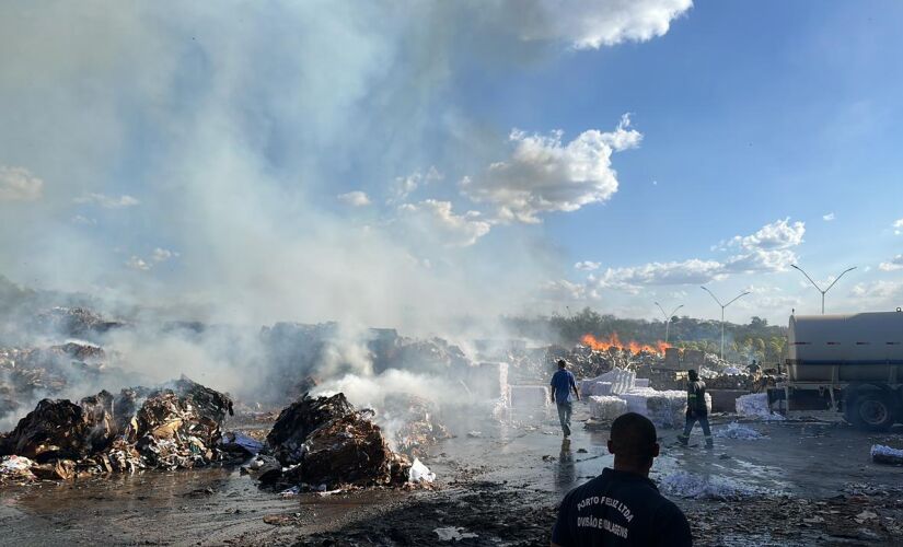 Até o momento da publicação desta matéria, o incêndio não havia sido contido