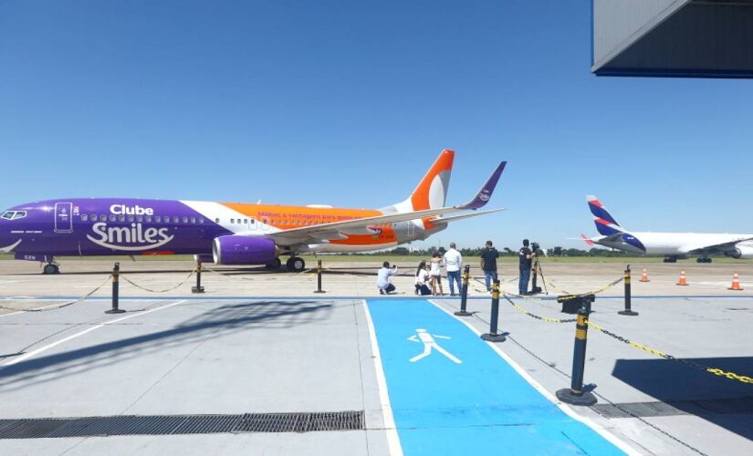 Foram adotadas medidas estratégicas com a companhia aérea para ajudar no aumento do fluxo de passageiros em outubro