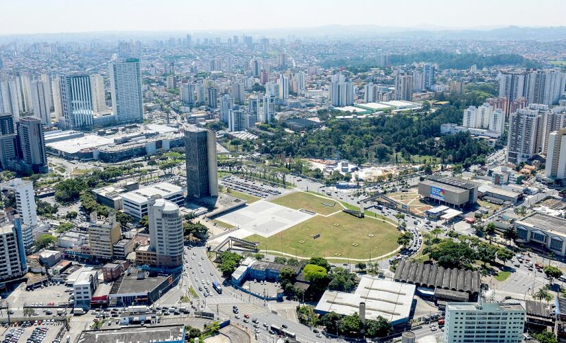 Palcos espalhados pelo município recebem artistas locais e convidados
