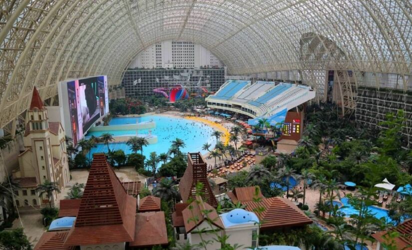  A China virou sinônimo de tecnologia. Esse edifício recebe 50 mil pessoas por dia 