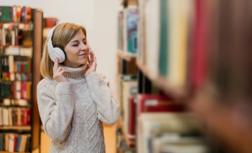 Estudos mostram que a leitura auto-ritmada ajuda a reter até 13% mais informações do que ouvir o mesmo conteúdo