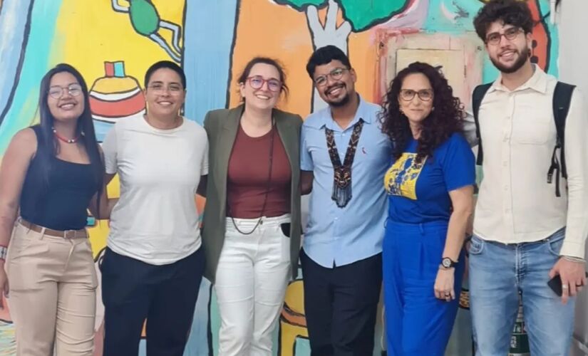 Equipe do Núcleo de Oficinas Curro Velho com membros da Secretaria Nacional de Juventudes durante encontro em Belém