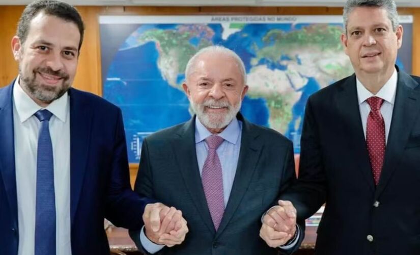 Lula publicou foto entre Guilherme Boulos e Márcio Macêdo 