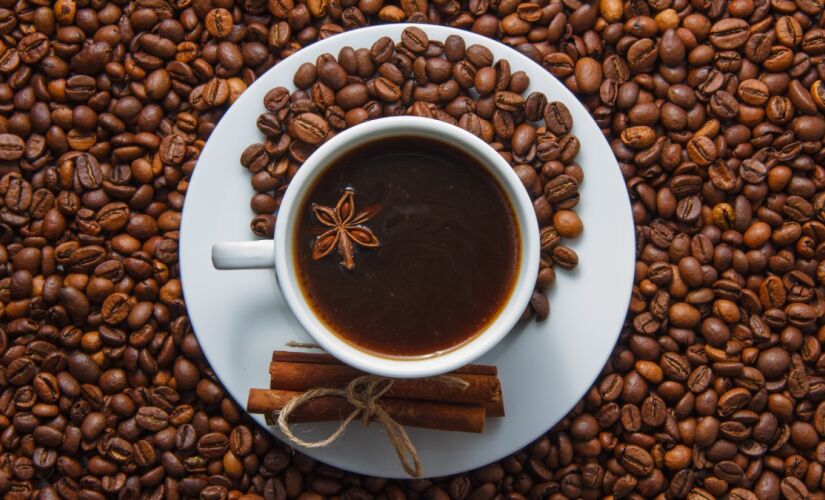 Pessoas com outros fatores de risco para degeneração macular deveriam evitar o consumo de café instantâneo