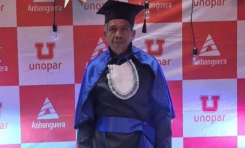 Sem ter concluído o ensino fundamental, ele voltou a estudar pela EJA e, mais tarde, alcançou o diploma desejado