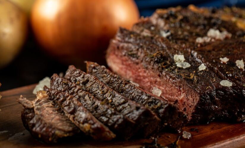 Com sabor marcante e preparo simples, o molho inglês é o novo aliado dos amantes do churrasco. 