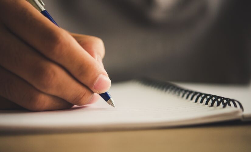No momento de dúvida, muitas pessoas acabam se enganando e tentando colocar palavras em um plural inexistente