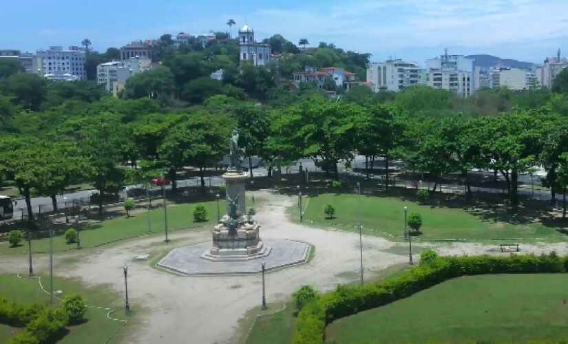  Esse município possui trilhas e cachoeiras ímpares 