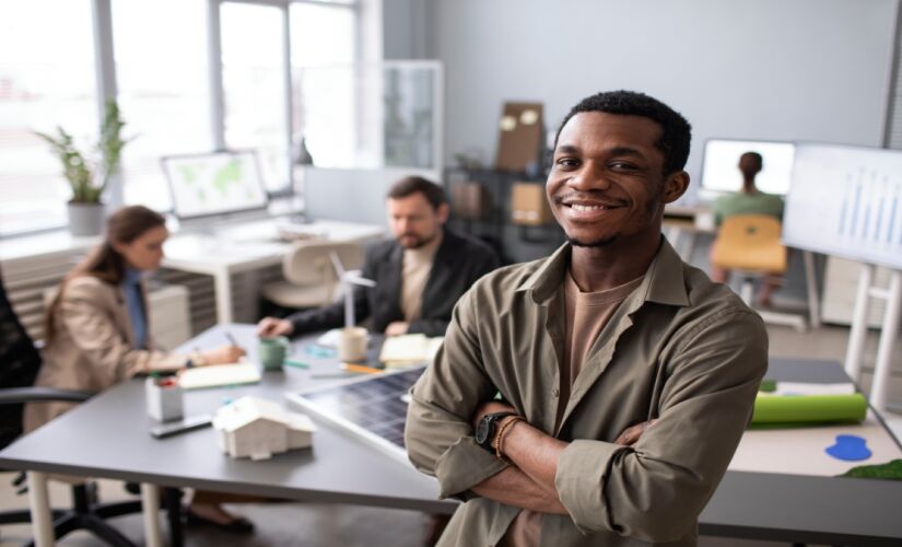 Entenda como ser mais feliz no trabalho 