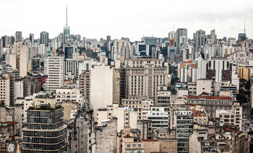 Um dos efeitos mais problemáticos da expansão imobiliária é a impermeabilização do solo