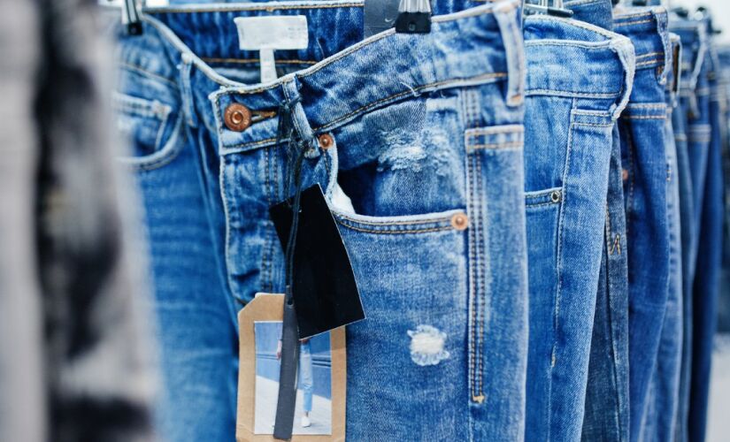 Depois de certa idade, encontrar jeans que sirvam pode demorar dias