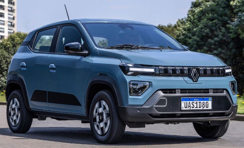 Lançado originalmente em 2022, o Kwid E-Tech se consolida como a porta de entrada para a mobilidade elétrica no Brasil, com proposta urbana, eficiente e acessível