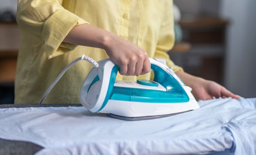 Alternativa simples promete além de poupar esforço, ser mais segura que ferro de passar