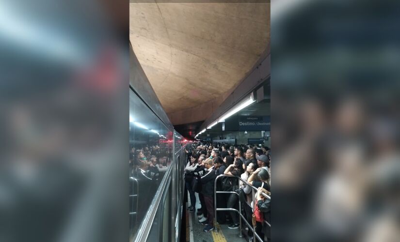 Falha em equipamento de via causa transtornos aos passageiros da Linha 1-Azul do Metrô na manhã desta quarta