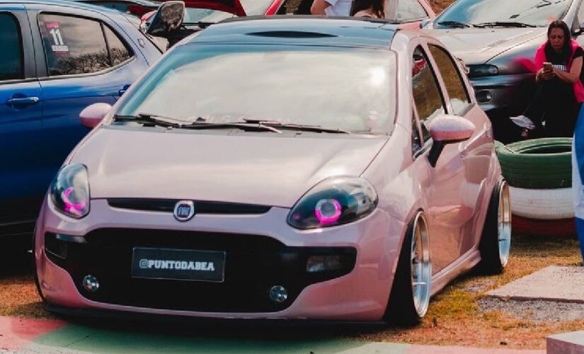 Além de conferir os veículos expostos, o público pode participar da ação solidária que arrecada produtos de higiene pessoal