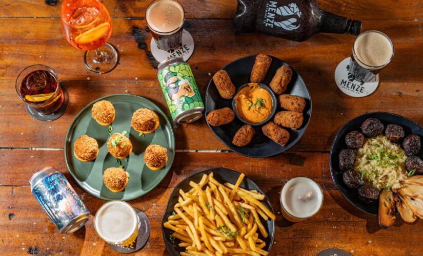 Hambúrguer campeão da Menze Brewing Co. é uma celebração da gastronomia autoral