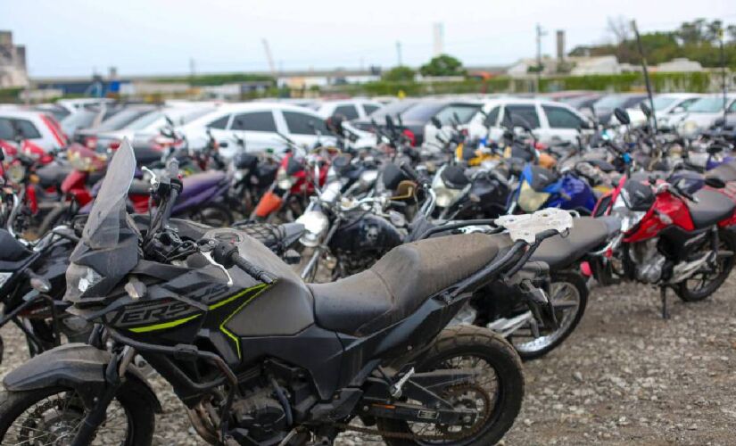 Estão disponíveis para arremate veículos recolhidos pelo departamento na região de Mogi Mirim