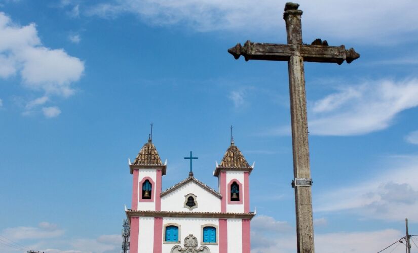 Lavras Novas preserva sua história colonial, ruas de pedra, casinhas coloridas, igrejas centenárias, e uma atmosfera de interior quase cinematográfica