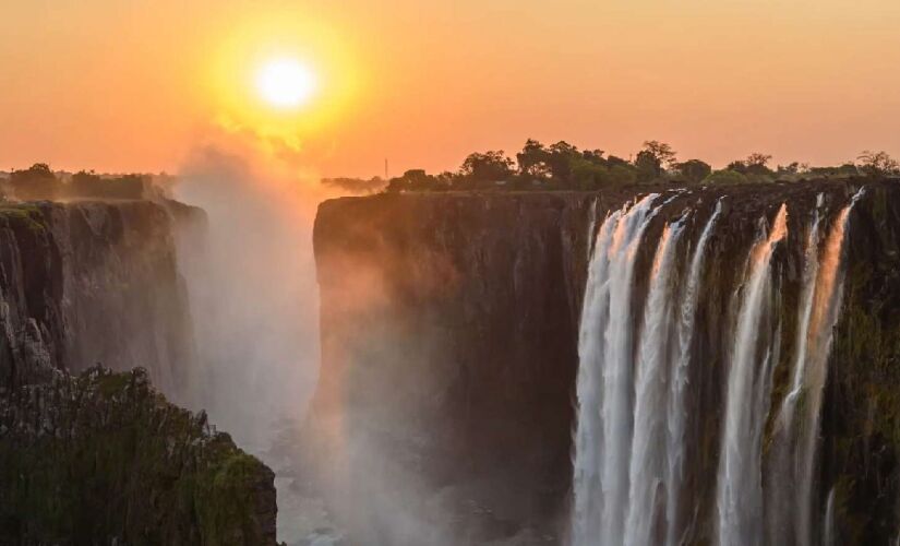 Segundo a publicação, entre as atrações que tornam o país único estão as Cataratas Vitória