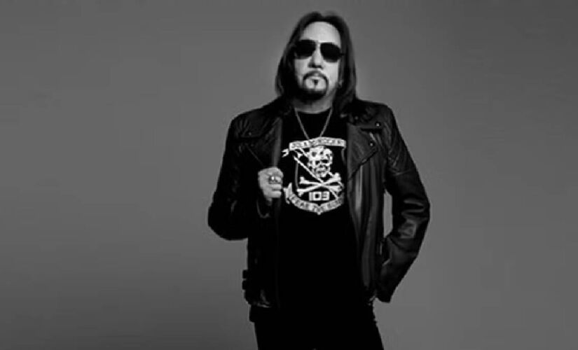 Ele integrou o grupo entre 1973 e 1982, período em que ajudou a criar alguns dos maiores sucessos da banda