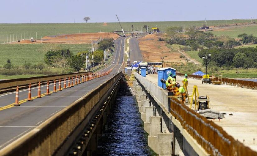 Além de modernizar a infraestrutura, a obra gera desenvolvimento regional, com cerca de 260 empregos diretos e mais de 390 indiretos criados durante a execução