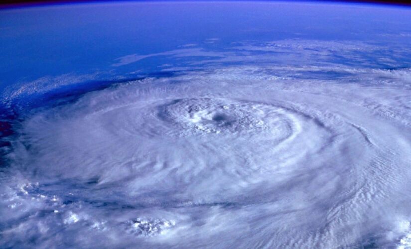 Esses detritos viajam a cerca de sete quilômetros por segundo