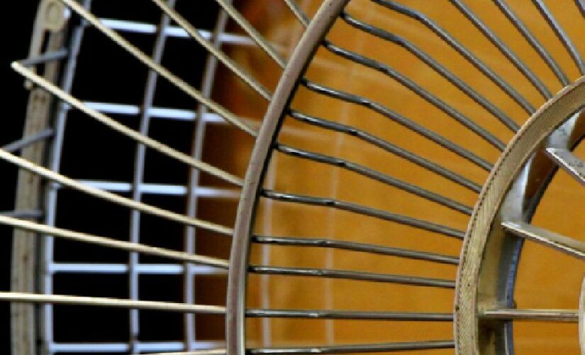 Ventiladores de teto sempre foram aliados para aliviar o calor, mas uma tecnologia silenciosa e eficiente promete mudar o jogo no resfriamento residencial: o teto radiante.