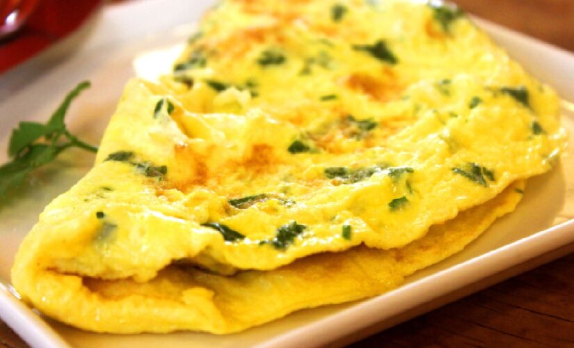 Experimente começar o dia com um omelete