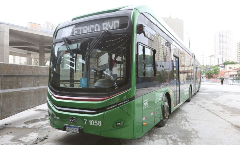 Superarticulado é do modelo Caio Millennium eBRT, com chassi BYD