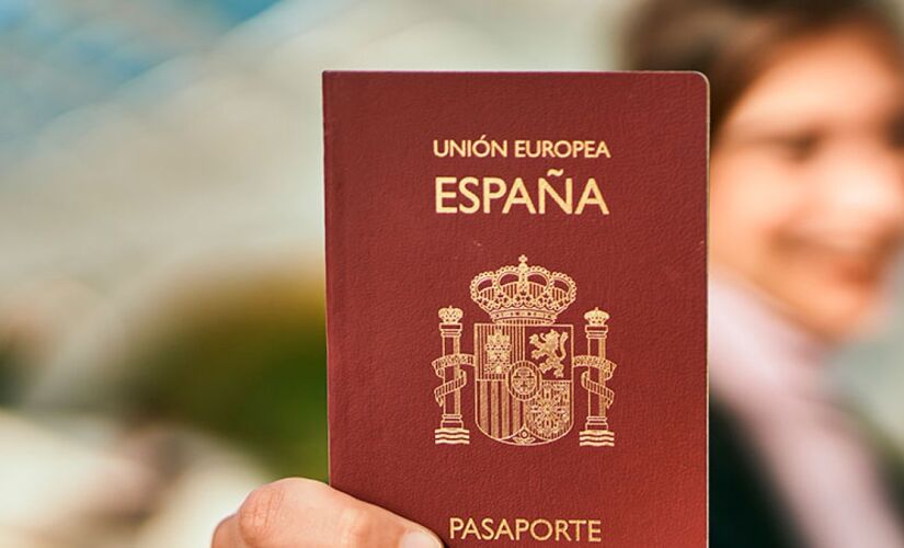 Podem solicitar a cidadania espanhola pessoas com pai, mãe, avô ou avó nascidos na Espanha