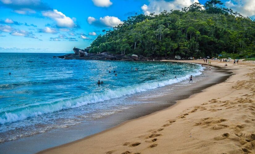 Entre os destinos paulistas, Ubatuba é a opção mais econômica