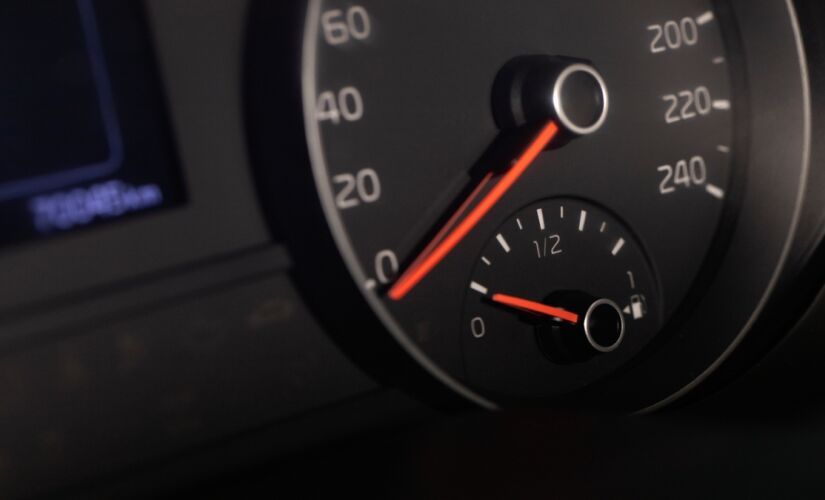 Não abastecer o seu carro pode gerar um grande problema, saiba qual
