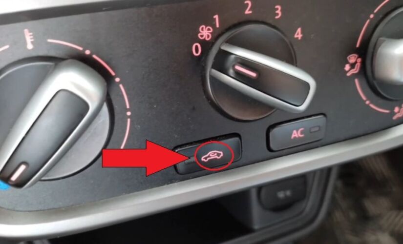 Quando a recirculação do ar é ativada, o carro fecha as entradas de ar externo 