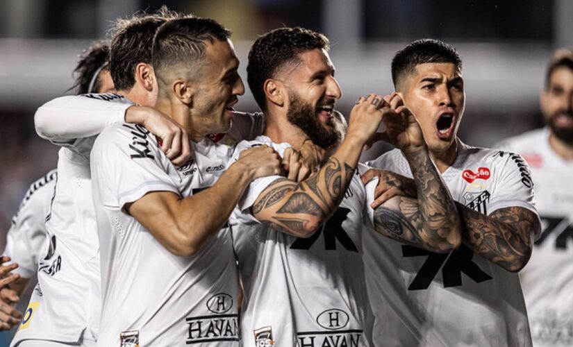 Santos e Vitória se enfrentam, nesta segunda-feira, no Brasileirão Série A