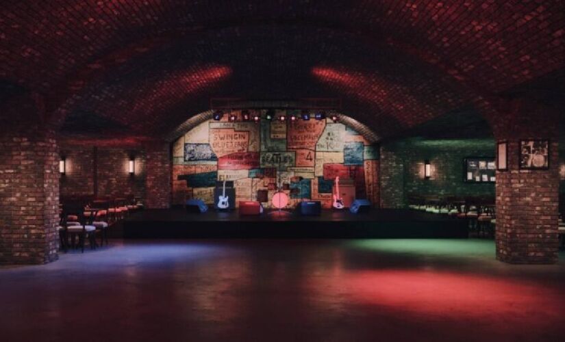 Originário de Liverpool, o local já recebeu nomes como Beatles, Rolling Stones e Oasis